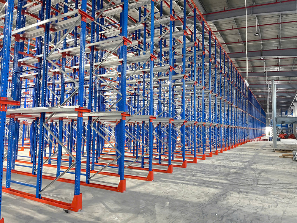 Strong foundations for strong production — explore how Manufacturing and Raw Materials Warehouses optimize logistics, space, and workflow efficiency.
