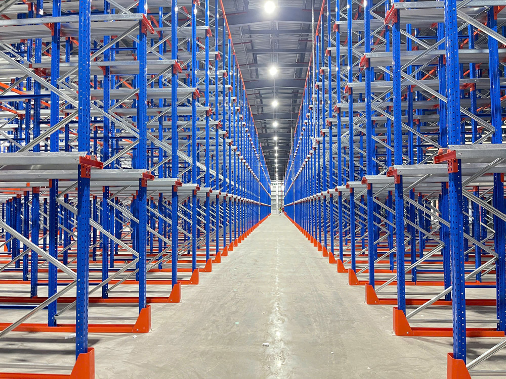 Space constraints, inventory errors, and supply chain disruptions — the key challenges that define today’s Manufacturing and Raw Materials Warehouses.