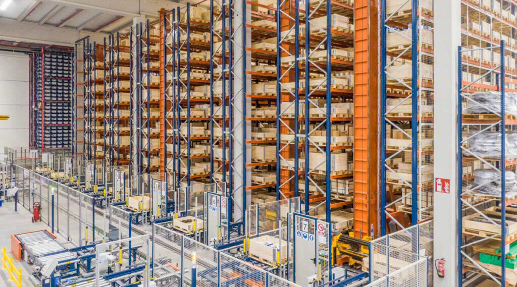 Fully automated storage with high accuracy and vertical space optimization