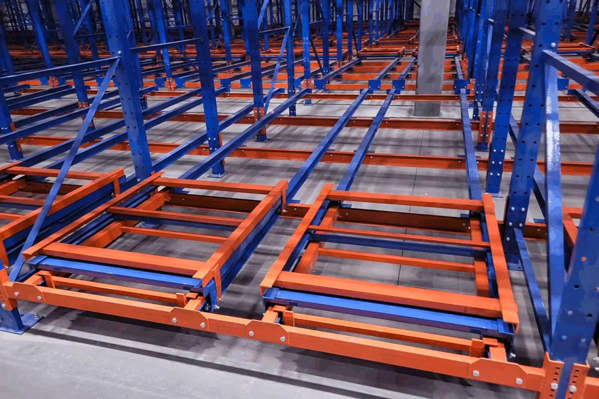 Compact LIFO storage with fast pallet loading and retrieval