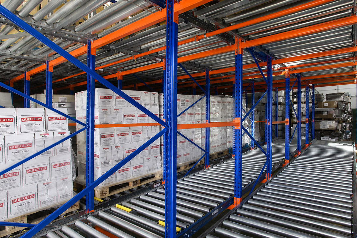 Gravity-fed FIFO storage for efficient stock rotation