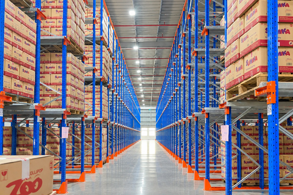 High-density storage for large quantities of similar products