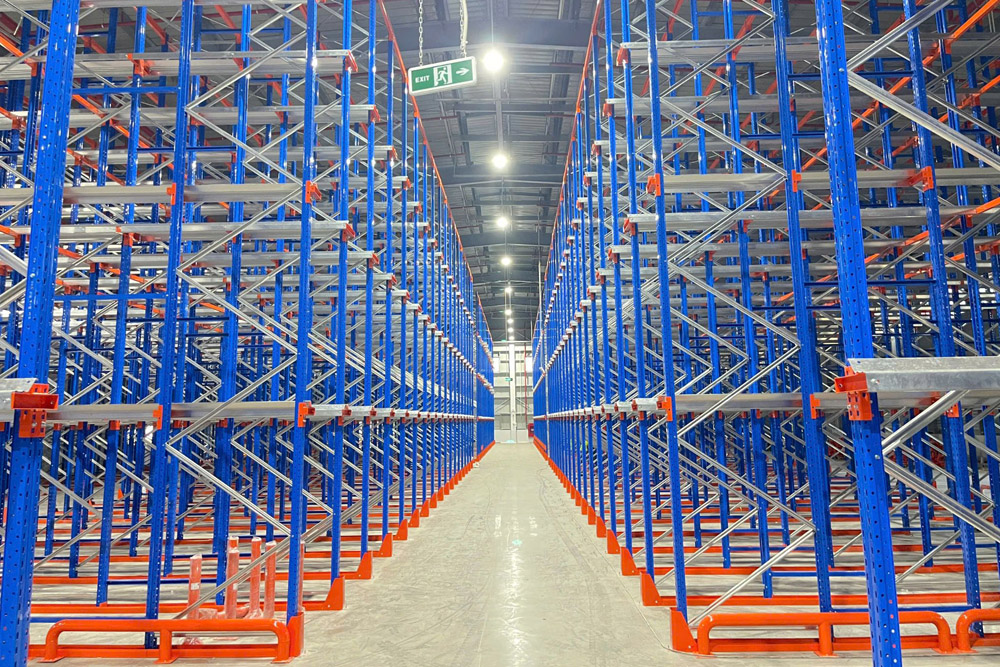 High-density storage for large quantities of similar products