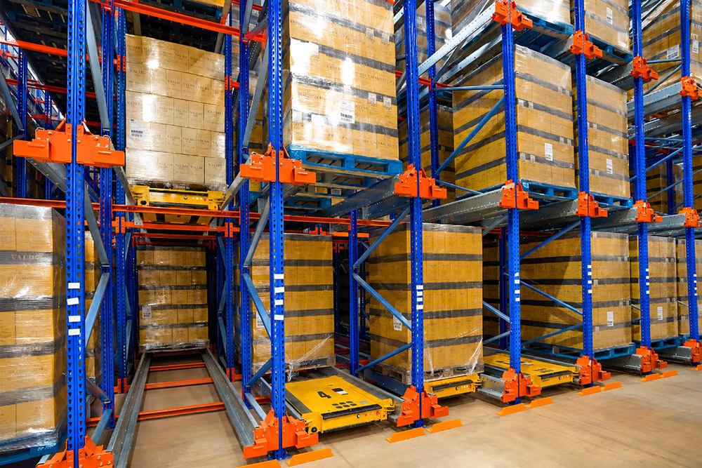 High-density pallet storage supported by automated shuttle technology