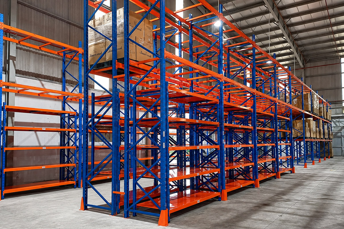 High-capacity shelving for heavy and bulky goods in warehouses, workshops and industrial storage areas.