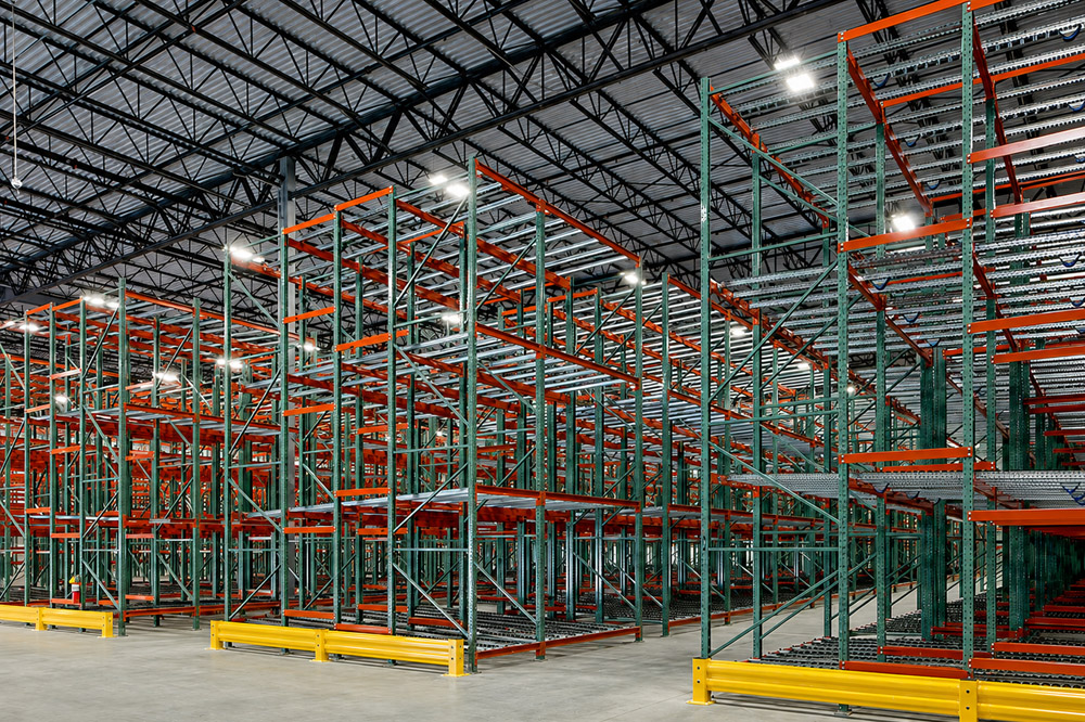 Gravity-fed FIFO storage for efficient stock rotation