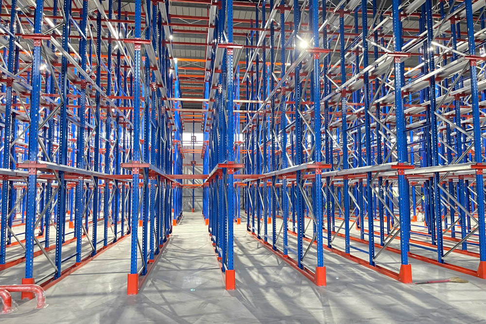 High-density storage for large quantities of similar products