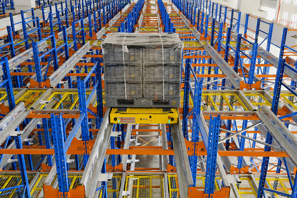 High-density pallet storage supported by automated shuttle technology