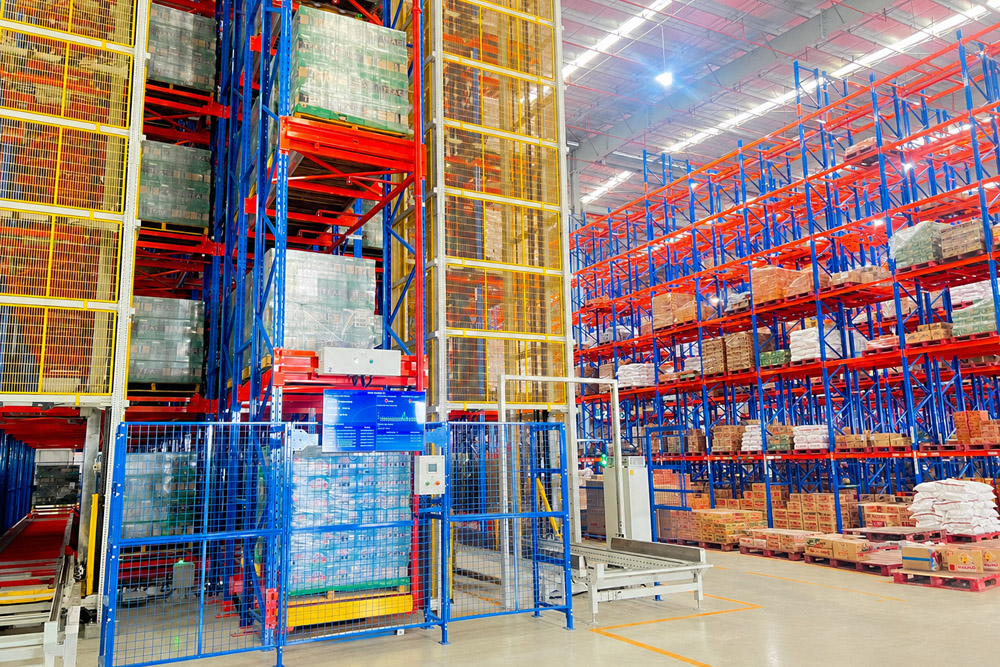 High-density pallet storage supported by automated shuttle technology