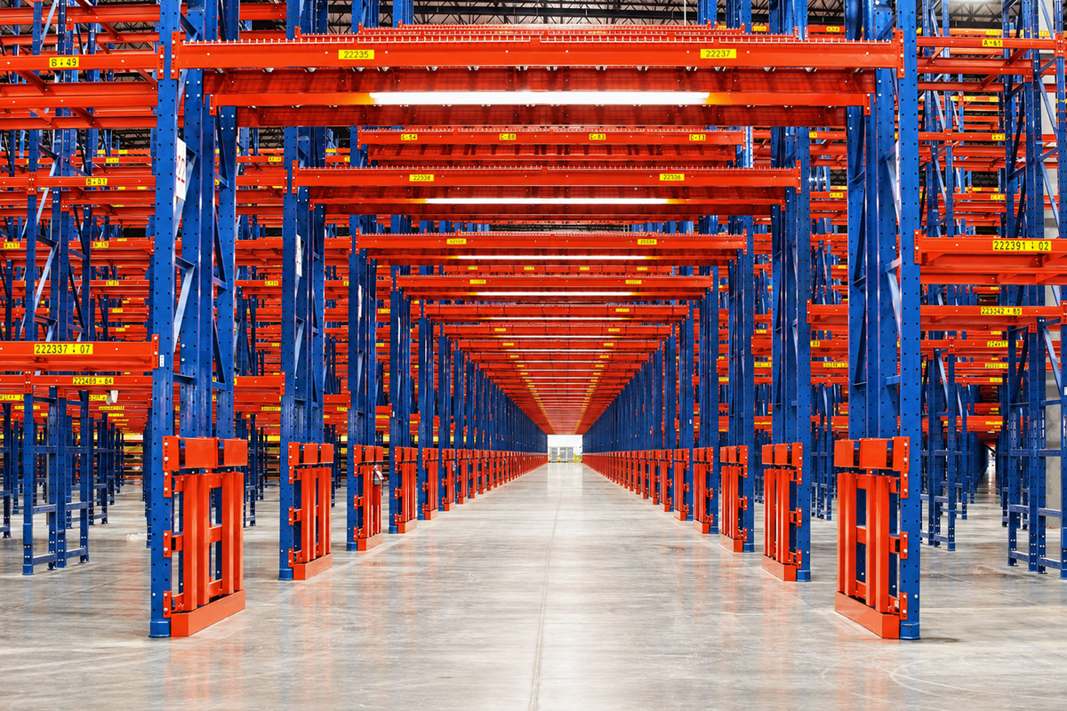 Each pallet remains directly accessible from the aisle for fast, straightforward handling