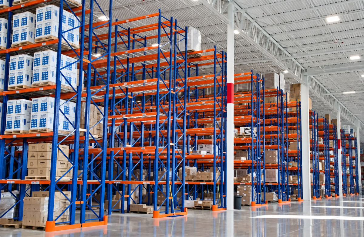Best suited to operations that value easy pallet access and SKU flexibility
